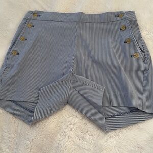 Banana Republic Seersucker side button shorts. 4” inseam.